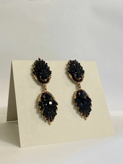 BRINCO DOURADO E PRETO - comprar online