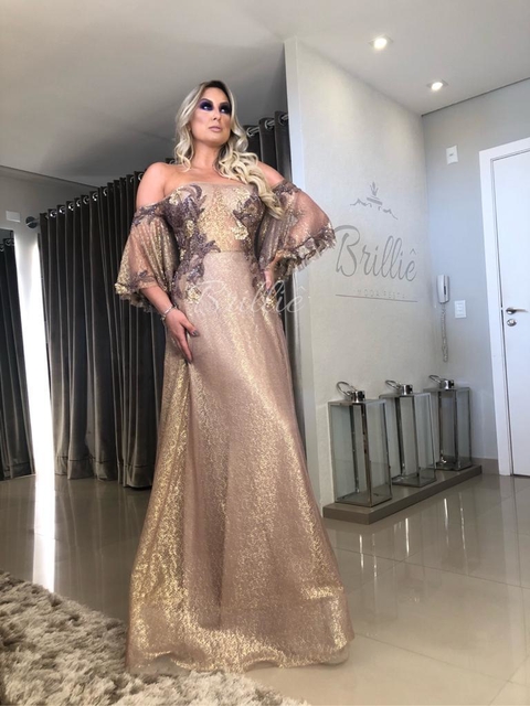 VESTIDO OMBRO A OMBRO DOURADO COM BORDADOS LILAS