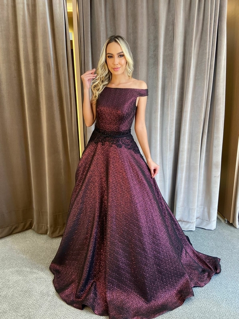 VESTIDO MARSALA PRINCESA na internet