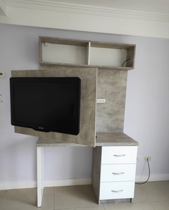 ESCRITORIO MARQUEZ CON PANEL DE TV MOVIL