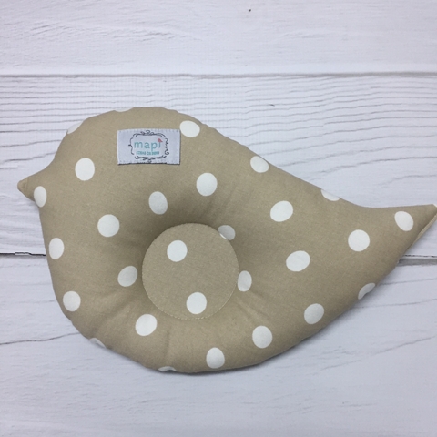 ALMOHADA CENTRO CÓNCAVO BEIGE CON LUNARES BLANCOS