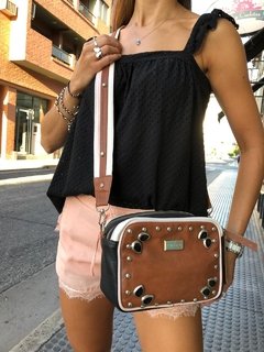 SHORT GASA ROSA CON PUNTILLA