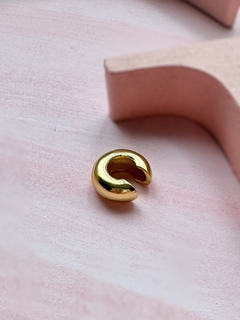 Earcuff con baño dorado DEVON en internet