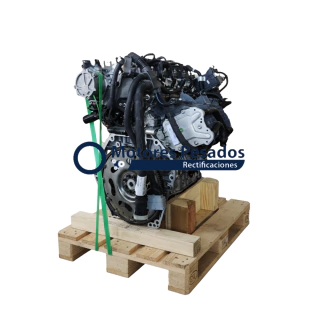 Motor turbo 1.3 16V para Jeep Compass 2021 a 2024 sobre palet de madera