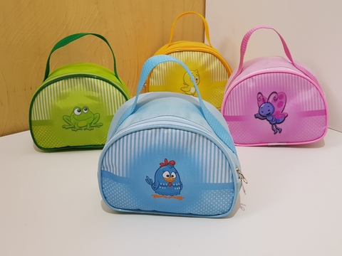 Nécessaire meia lua no tema Galinha pintadinha