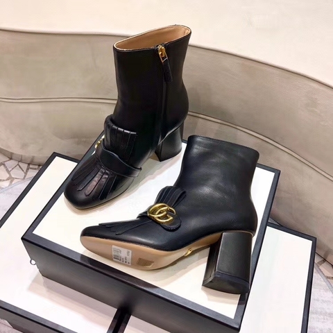 Bota cano curto detalhe Franja G G