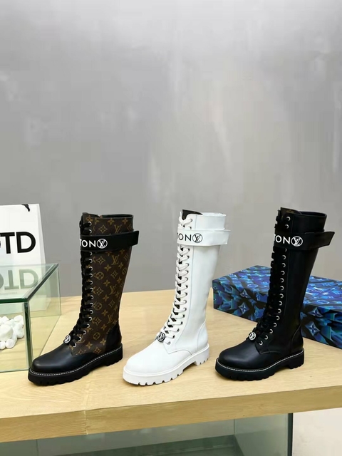 Bota coturno cano alto cadarço L V