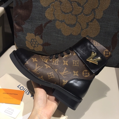 Bota sem salto cadarço LV