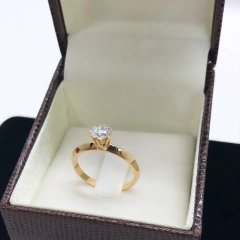 Anel Solitário Com A Pedra Zircônia Em Ouro 18kl/750 na internet