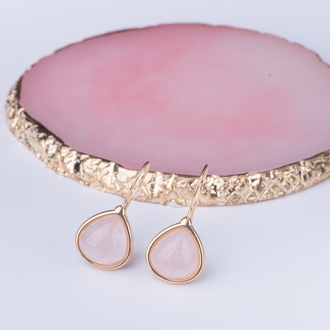 Brinco gota em quartzo rosa