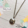 COLLAR MUNDITO CON RELIEVE