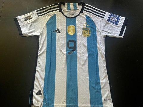 Camiseta Argentina Titular 2023 HeatRdy Julian Alvarez con parche de campeon y eliminatorias 2026