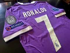 Camiseta RETRO Real Madrid Suplente 2016/17 Violeta C. Ronaldo - comprar online