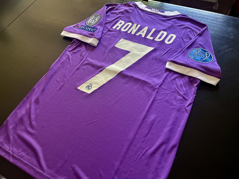 Camiseta RETRO Real Madrid Suplente 2016/17 Violeta C. Ronaldo
