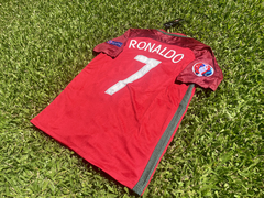 Camiseta RETRO Portugal Titular 2016 Ronaldo