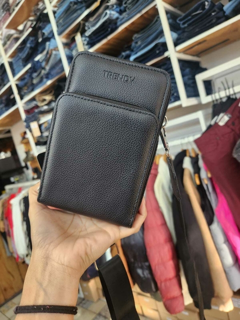 Porta Celular triple cierre negro liso