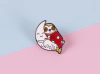 Pin oso perezoso durmiendo en la luna