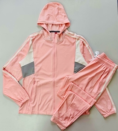 Imagem do Conjunto Feminino em Tactel com Capuz – Conforto e Estilo