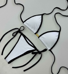 Biquíni Cortininha Texturizado com Detalhe Dourado – Único e Colorido