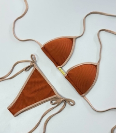 Biquíni Cortininha Texturizado com Detalhe Dourado – Único e Colorido - comprar online