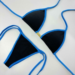 Imagem do Biquíni Cortininha Texturizado com Detalhe Dourado – Único e Colorido