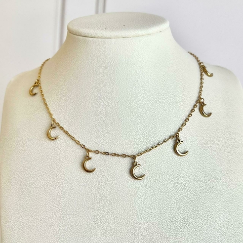 COLLAR VARIOS DIJES LUNAS