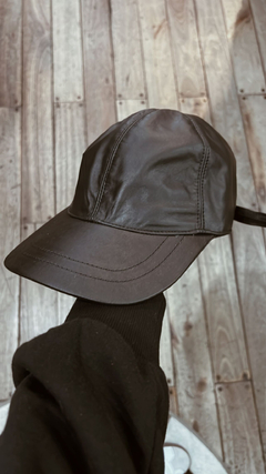 Imagen de gorra cuero F1