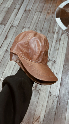 Imagen de gorra cuero F1