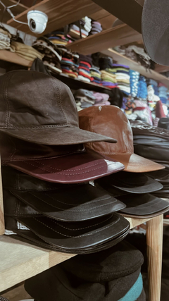 gorra cuero F1