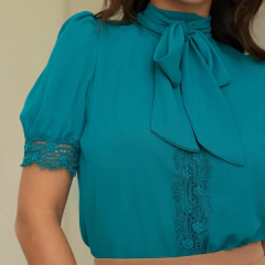 Imagem do Blusa gola laço com renda