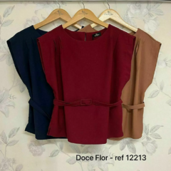 BLUSA C/ PREGAS NO OMBRO E CINTO - comprar online