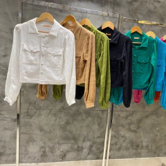 Jaqueta com botões na internet