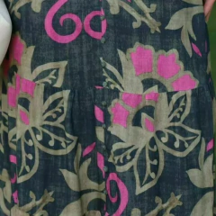 VESTIDO COM PONTEIRAS E RECORTE COSTAS na internet