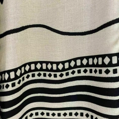 CONJUNTO ESTAMPADO BLUSA E CALCA RENDA LATERAL - Jennyfer Modas