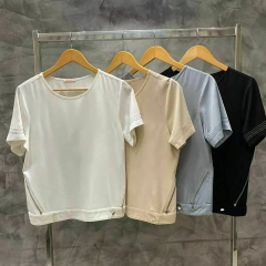 BLUSA COM ZIPER E BOTOES