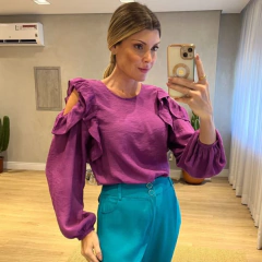 Blusa manga longa em crepe com vazado