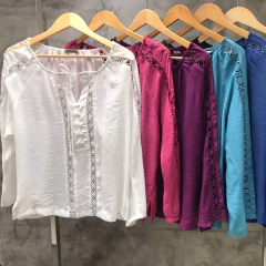 Blusa com renda e manga longa