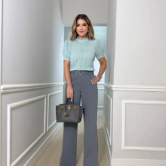 BLUSA GOLA ALTA COM DETALHE RENDA - comprar online