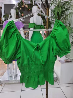 Cropped com lastex na cintura