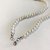 COLLAR PERLAS CON MOSQUETON ACERO QUIRÚRGICO