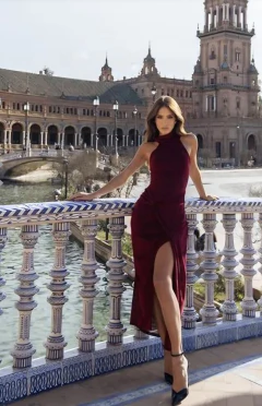 Vestido Tule de Veludo Gola Alta Com Fenda