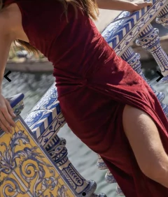 Vestido Tule de Veludo Gola Alta Com Fenda - comprar online
