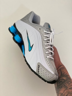 NIKE SHOX R4 na internet