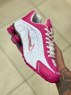 Nike Shox R4 na internet