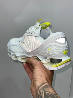 Mizuno Wave Prophecy Futur na internet