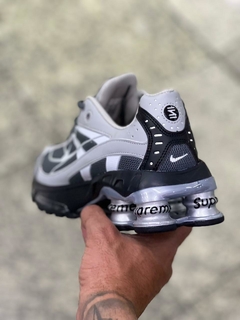 Nike Shox Supreme na internet