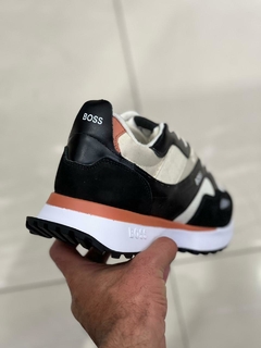 Hugo Boss na internet