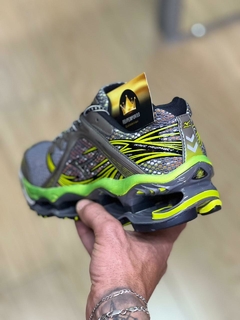 Mizuno Wave Prophecy 1 na internet
