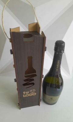 Caja para vino o champagne con logo grabado