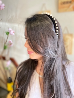 Tiara Fofinha slim de pérolas - Morena Laços